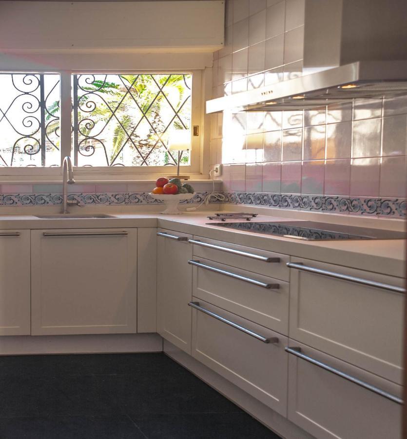 Villa Altozano With Pool, Barbeque, Large Garden, And Fantastic Sea Views Benidorm Exterior photo